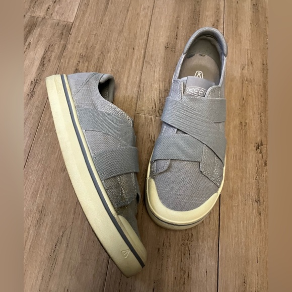 KEEN grey cross strap canvas women’s sneakers. Size 8 - Picture 2 of 6